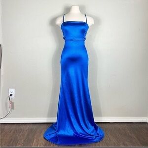 Windsor NWT Royal Blue Satin Gown L Large 💙
